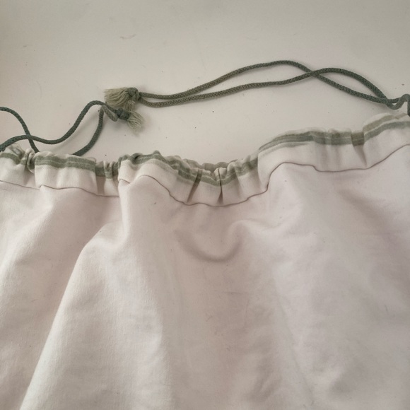 THE GREENBRIAR LAUNDRY BAG - Picture 7 of 7